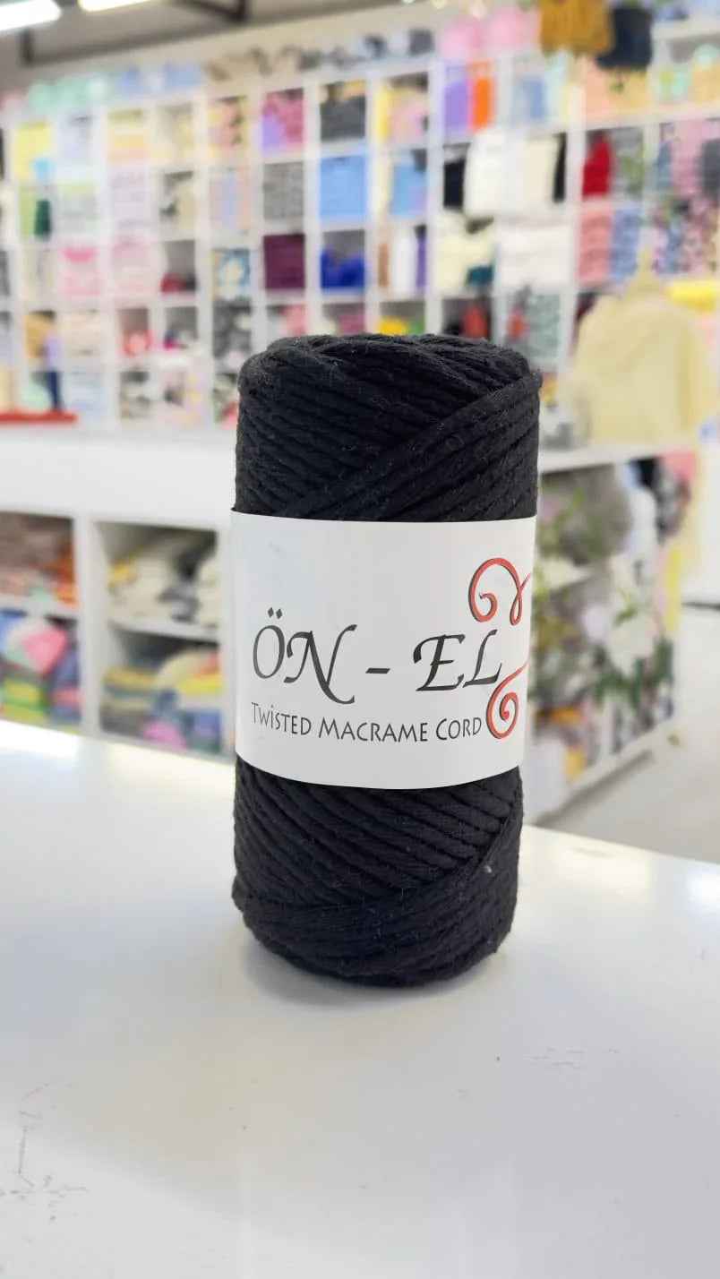 مكرمية حبل ريشة