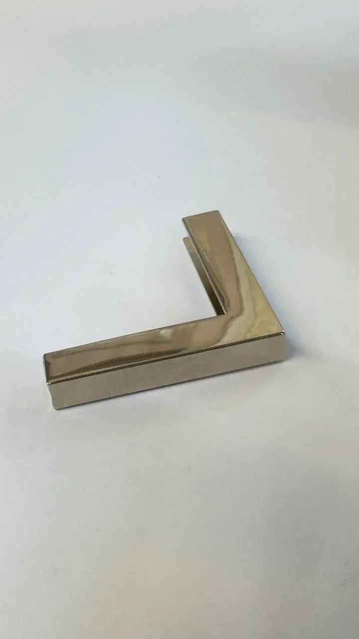 حافه كتاب او جنطه  فضي