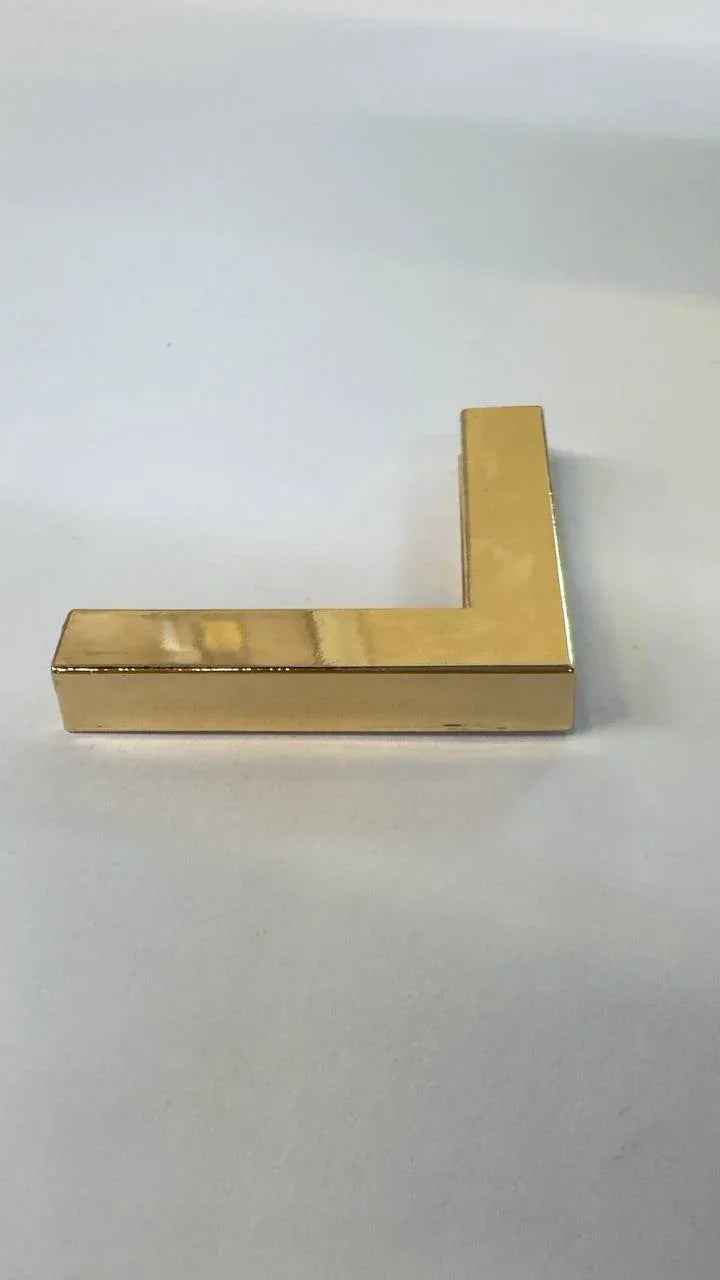 حافه كتاب او جنطه ذهبي